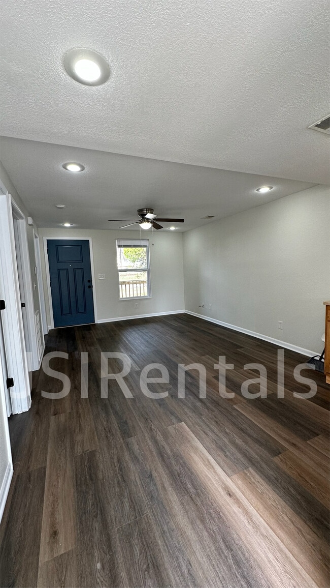 Foto del edificio - 1516 E 9th St
