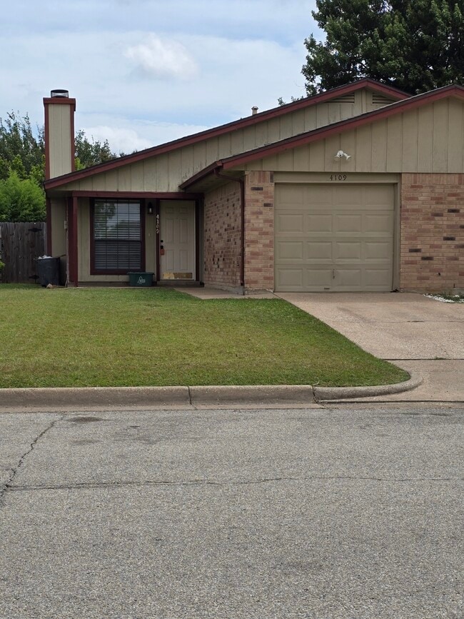 Photo - 4109 Fossil Ridge Dr (Haltom City, TX) House