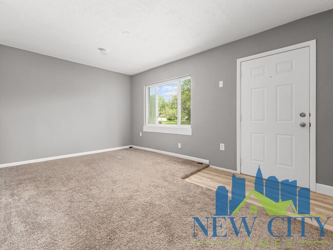 Building Photo - Refreshed Ranch on Large Lot - Urbancrest