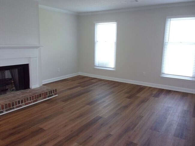 Foto del edificio - Beautiful 3 Bedroom 2 Bath Ground Level Condo in Tall Oak Villas