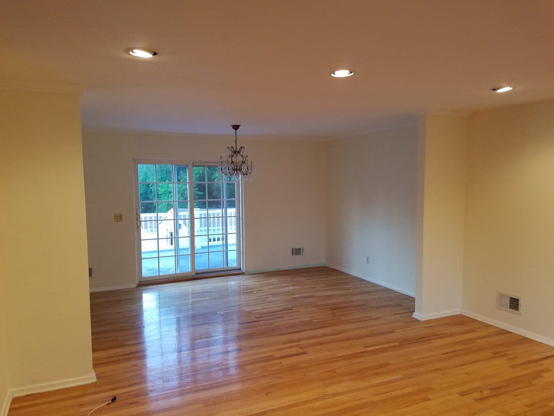 Foto del edificio - 32 Mitchell Ave