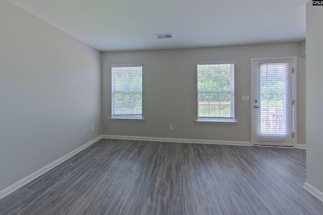 Foto del edificio - 304 Longfellows Ln