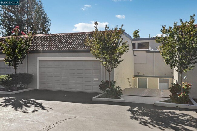 Building Photo - 1035 Alta Mesa Dr