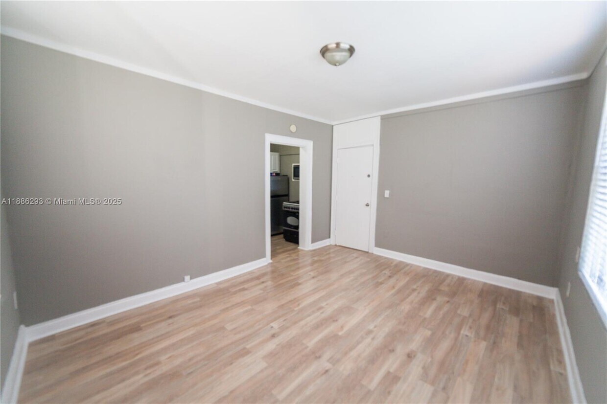 Foto del edificio - 119 Menores Ave