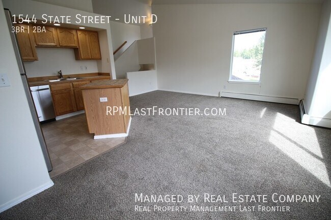 Building Photo - 1544 State St