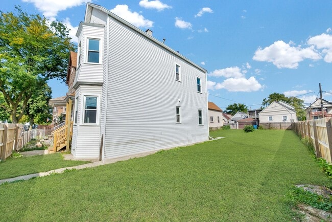 Building Photo - 714 W 48th Pl