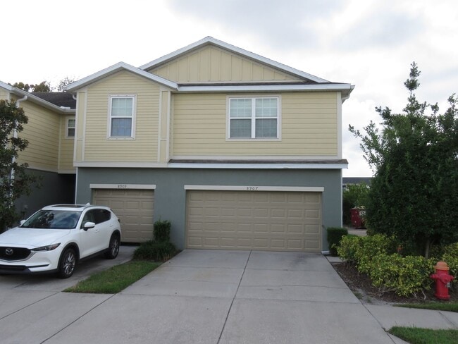 Beautiful Townhouse 3/2.5/2cg $2300mo - Beautiful Townhouse 3/2.5/2cg $2300mo