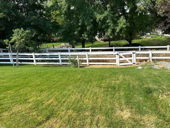 Foto del edificio - 13982 S Hawberry Rd