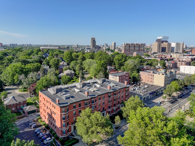 Building Photo - 1064 Beacon St
