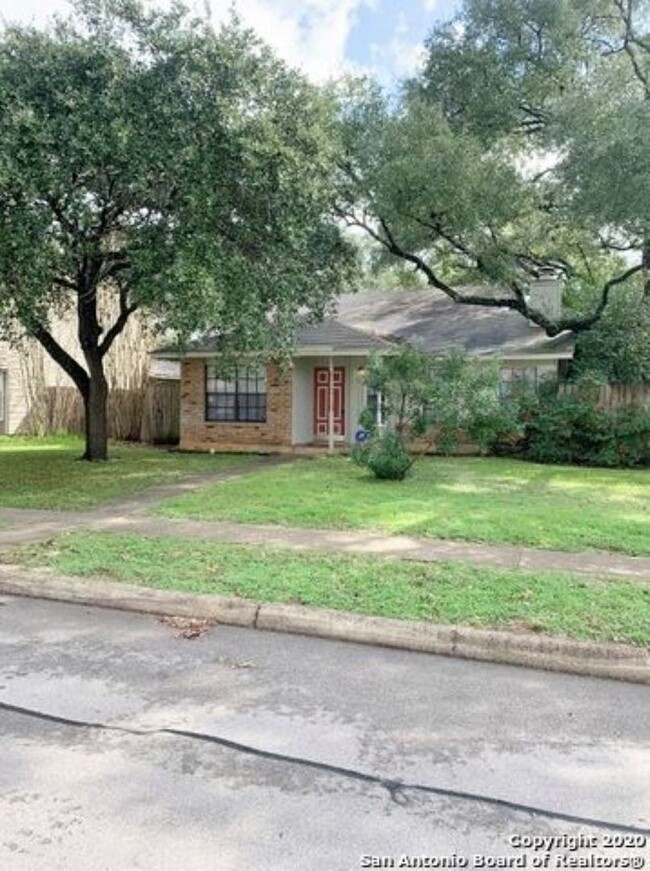 Building Photo - **COZY 2/2 GARDEN HOME**CASTLE HILLS