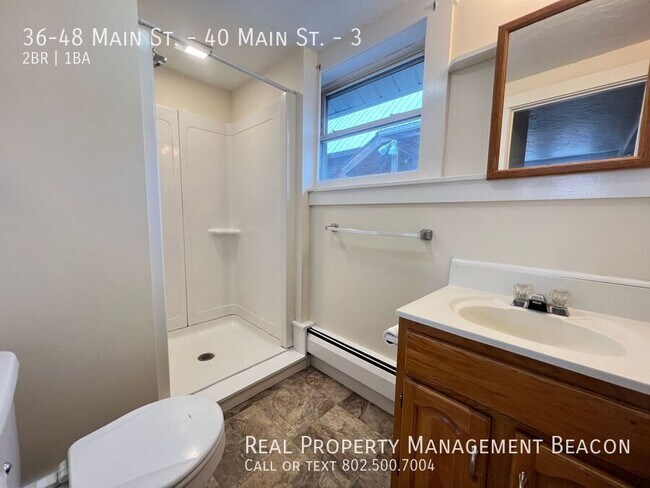 Building Photo - West Lebanon 2 BR, 1 Bath Apartment $1750 ...