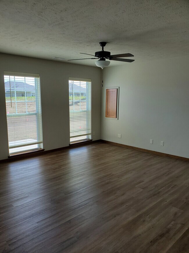 Building Photo - 859 W Desert Vis