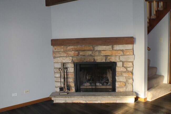 Foto del edificio - 422 Meadow Green Ln