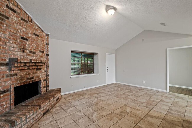 Building Photo - 2419 Foxglove St
