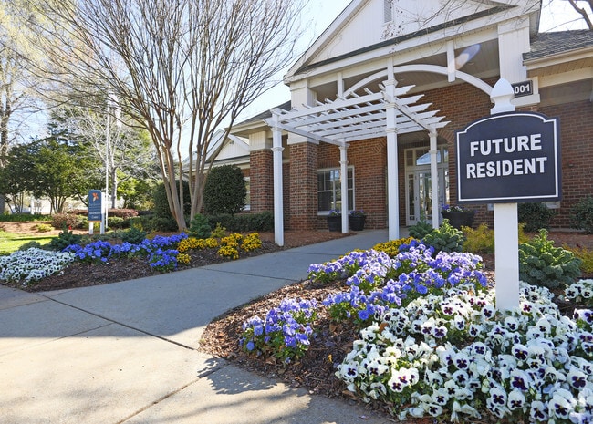 The Grayson - The Grayson Apartment Homes