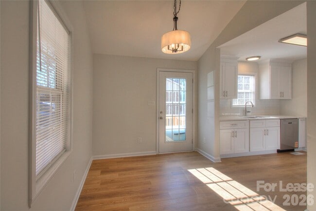 Building Photo - 608 Anne Ave