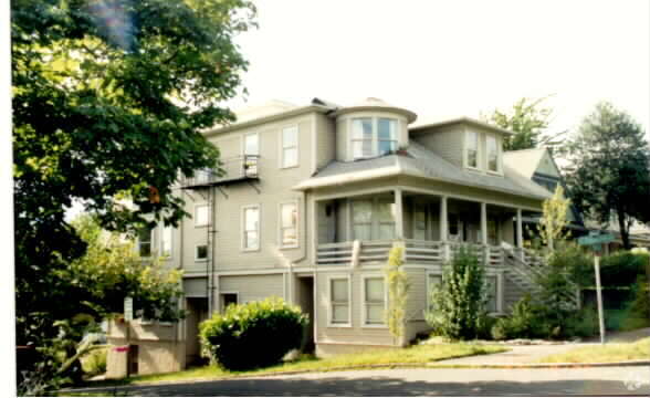 Building Photo - 803 15th Ave