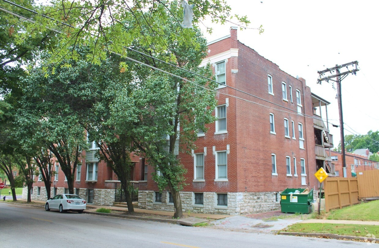Building Photo - 3201 Russell Blvd