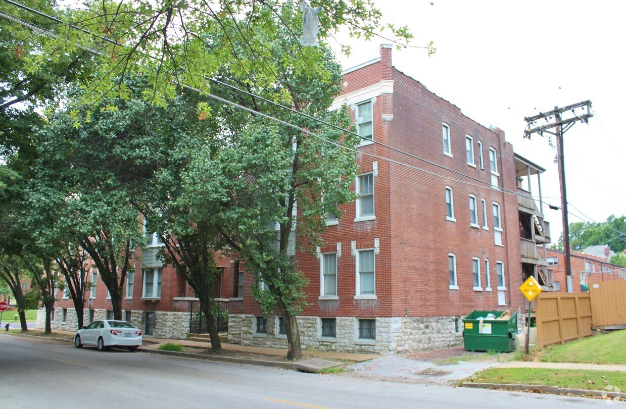 Foto del edificio - 3201 Russell Blvd