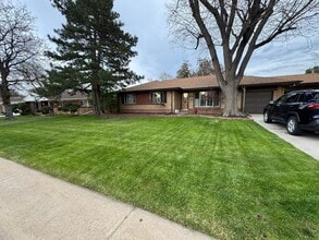 Building Photo - 500 Estes St