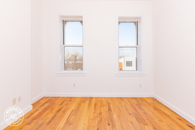 Building Photo - 1366 Putnam Ave