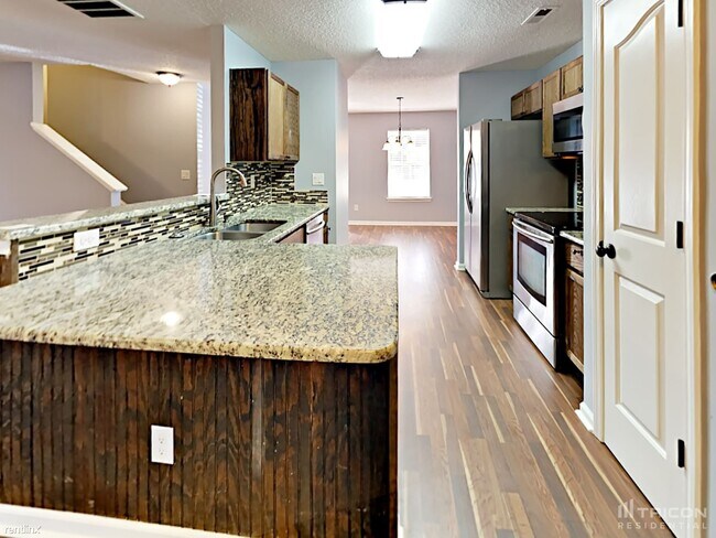 Building Photo - 9352 Golden Pond Dr