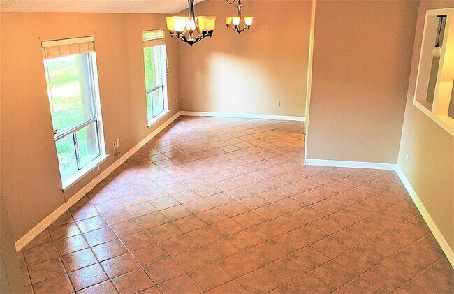 Foto del edificio - 6927 Windy Pines Dr