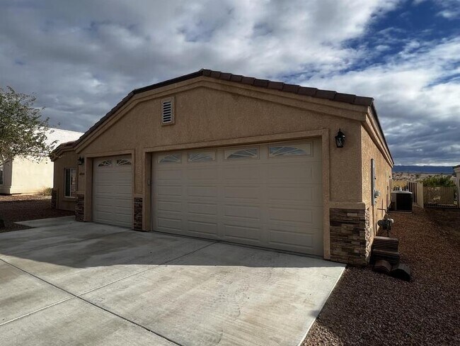 Building Photo - 4844 Mesa Amarilla Ln