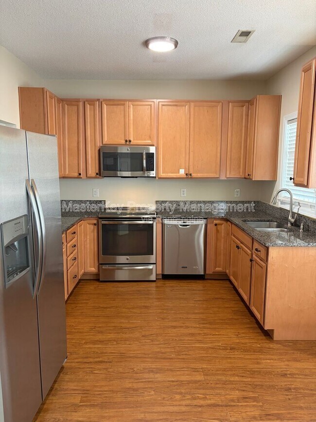 Foto del edificio - 208 Pointe Crest Ct