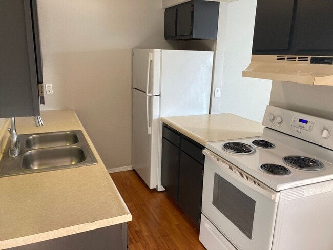 Building Photo - 1 Bedroom 1 Bath Ground Floor Apartment wi...