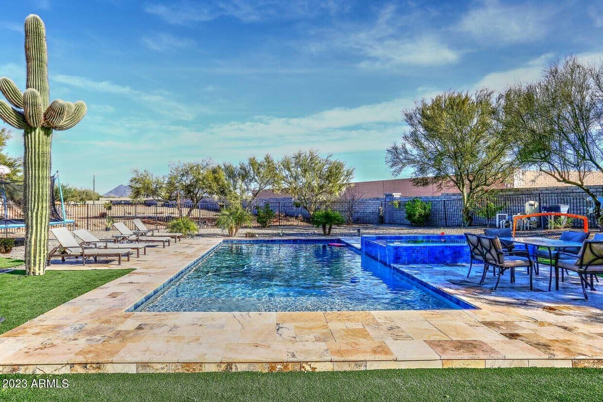 Foto principal - 5860 E Dynamite Blvd