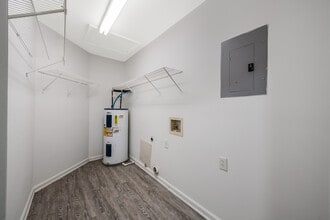 Building Photo - Crescent Oaks