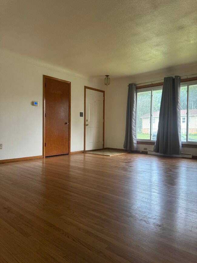 Living Room - 1379 Idaho Ave E