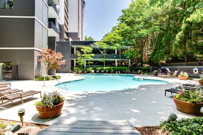 Foto del edificio - 2460 Peachtree