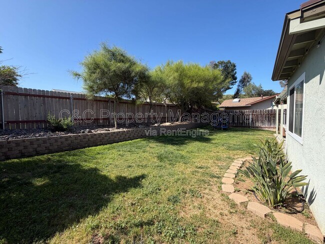 Foto del edificio - 849 Loganberry Ct