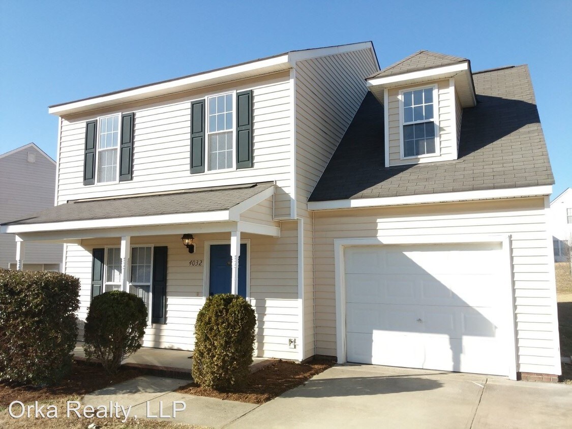 Foto principal - 4032 Grandover Dr
