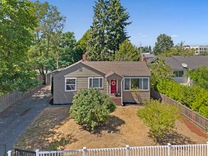 Building Photo - 10743 14th Ave SW