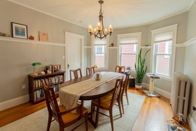 Building Photo - 15 Castleton St