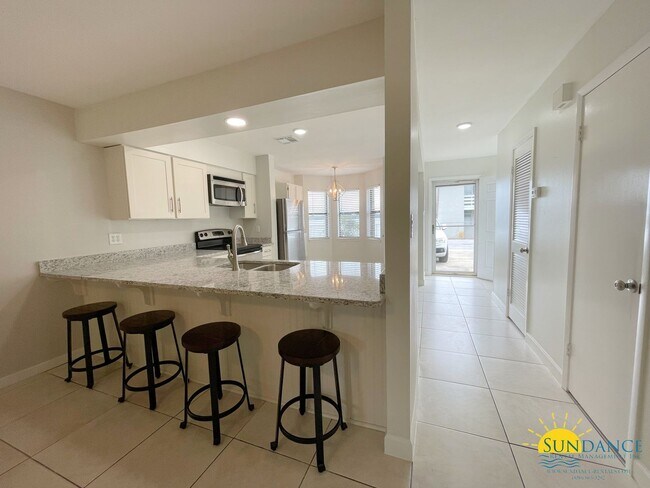 Building Photo - Waterfront 2 Story Townhouse with boat sli...