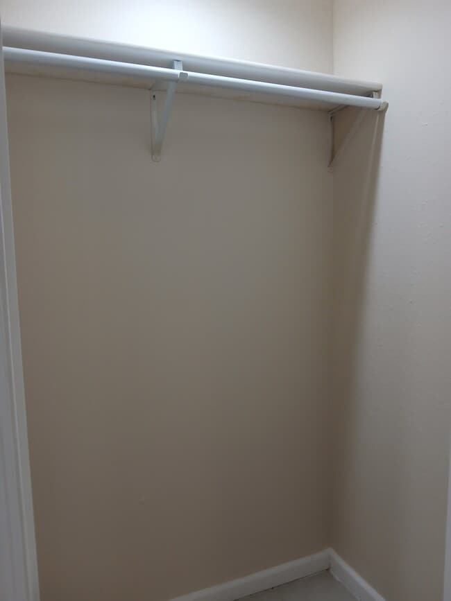 Foto del edificio - 2 Briarwood Rd