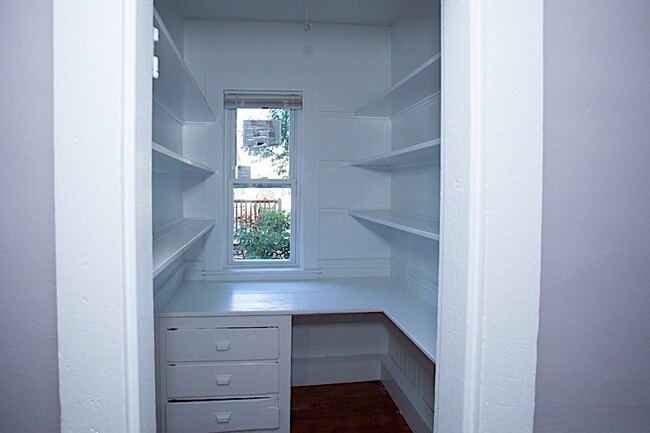 Foto del edificio - 173 Rindge Ave