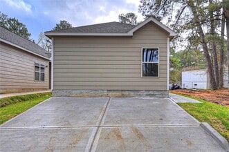 Building Photo - 9650 Warm Spring