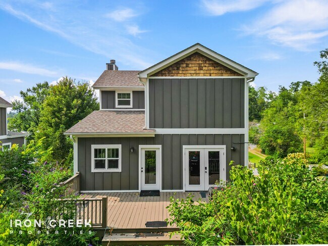 Building Photo - Elegant Contemporary Home in North Asheville