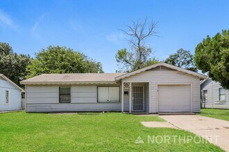 Building Photo - 720 Emberwood Dr