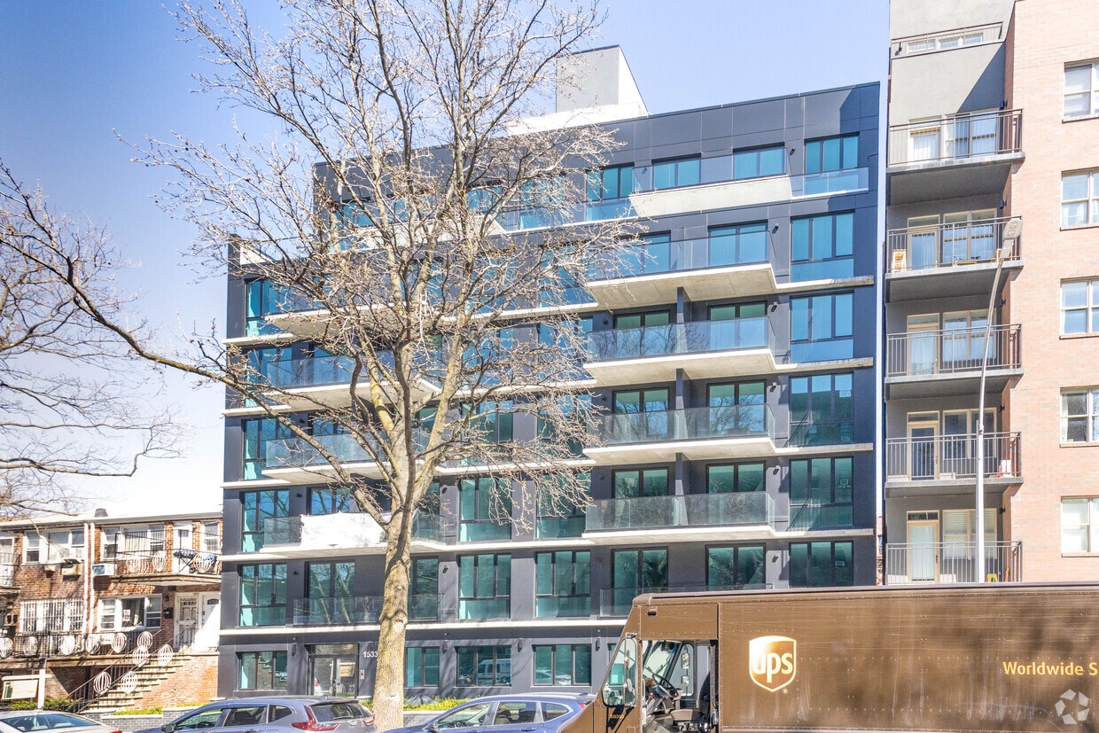 Foto del edificio - 1533 E 19th St