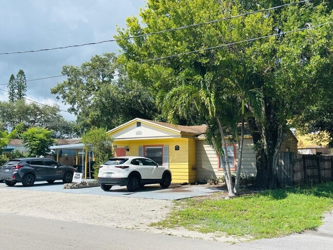 Building Photo - 1913 Riverside Dr