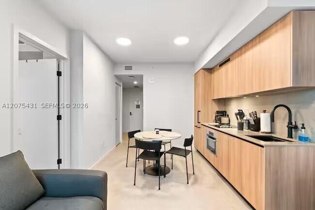Foto del edificio - 121 NE 5th St