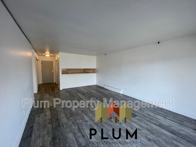 Building Photo - 1547 S Higgins Ave