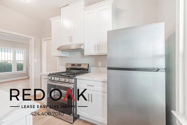 Building Photo - 1623 W 39th Pl