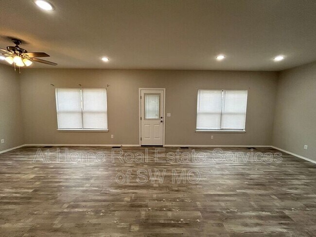 Foto del edificio - 207 E Rosalie St